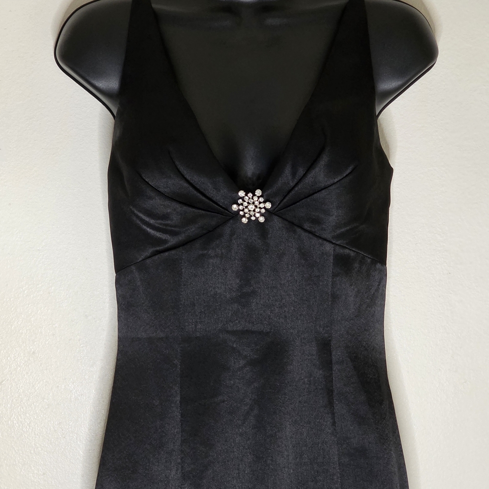 Chic Black Sleeveless Dress with Embellishment